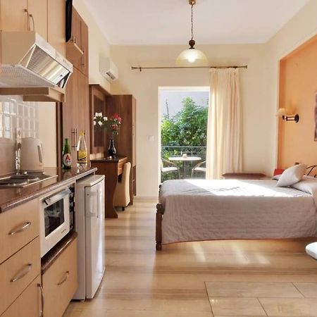 Marilena Studios And Apartments Παλαιοκαστρίτσα Εξωτερικό φωτογραφία